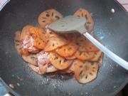 葱爆藕片的做法