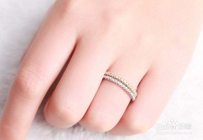 马丽晒照与男友甜蜜对视 情人节如何高调秀恩爱