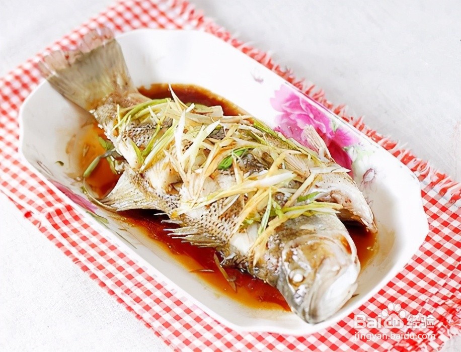 家庭自制清蒸鲈鱼