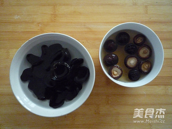 香菇云耳蒸鸡翅