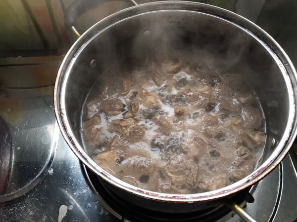 胡萝卜土豆炖牛腩