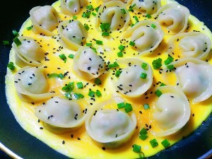 鸡蛋抱饺的做法