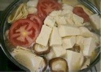 如何做鱼头猪骨菇菌锅