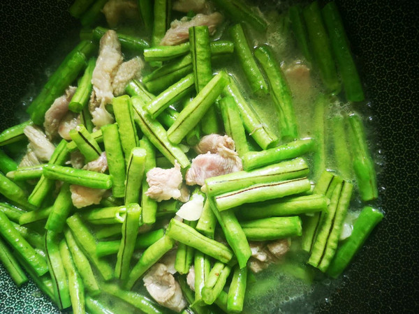 旺火焖烧豇豆角