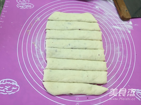 紫薯果仁麻花卷