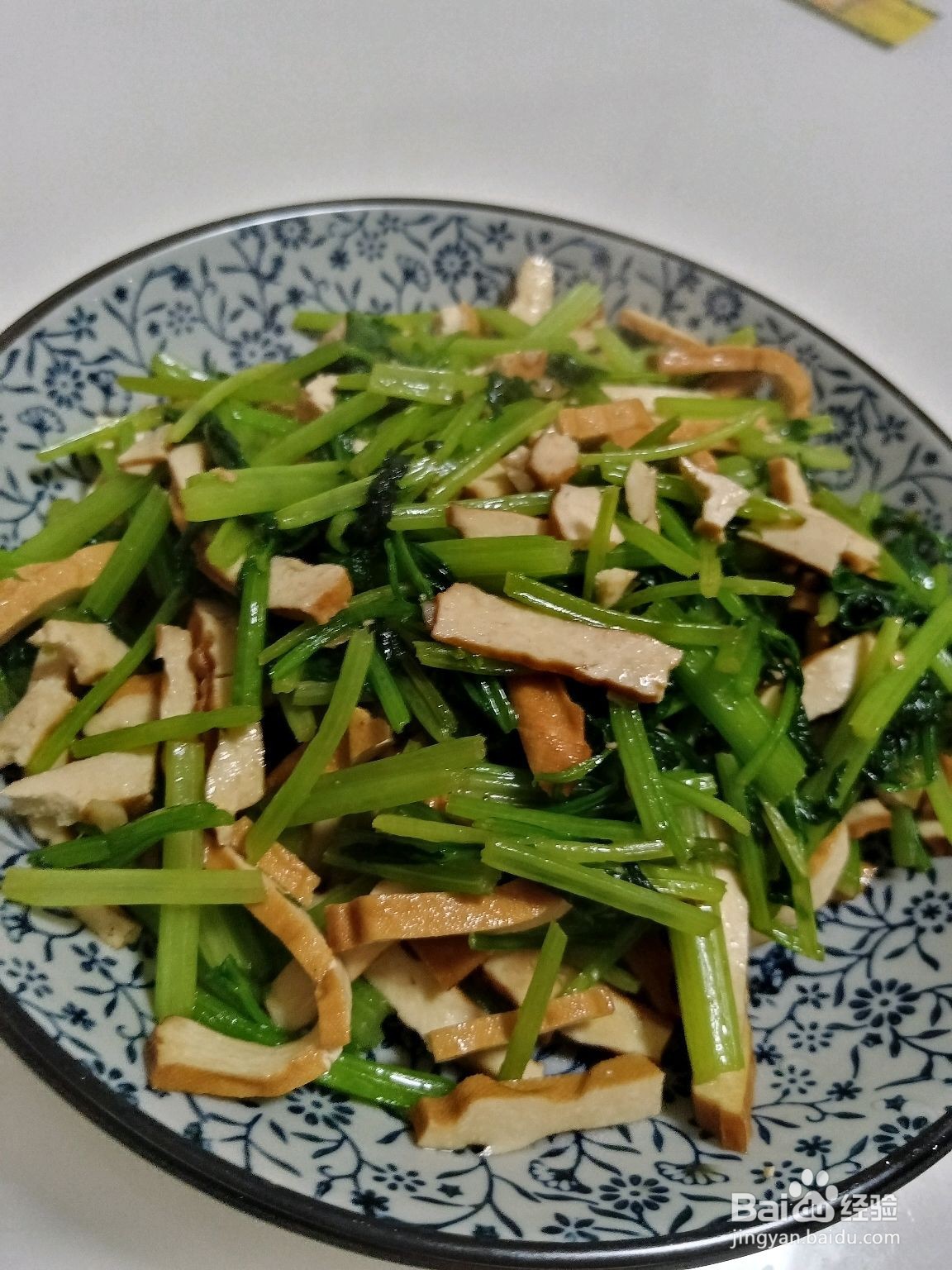 芹菜炒香干的做法