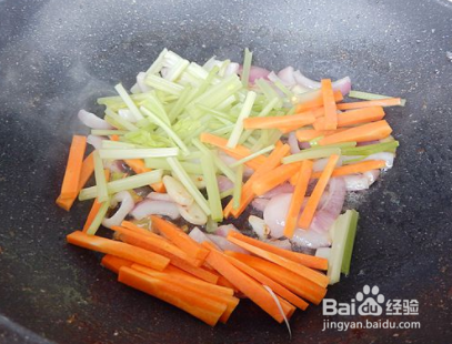 如何做出美味的干锅排骨