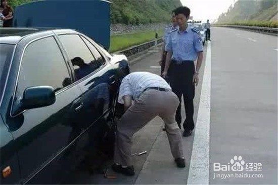 开车时车胎没气了怎么办