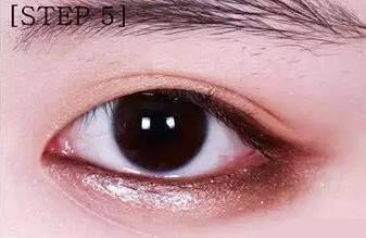 化妆的详细步骤教程