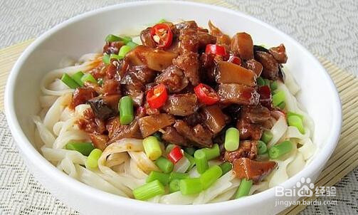 自制腊肠杂酱面