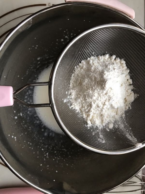 榴莲奶油O型蛋糕卷：