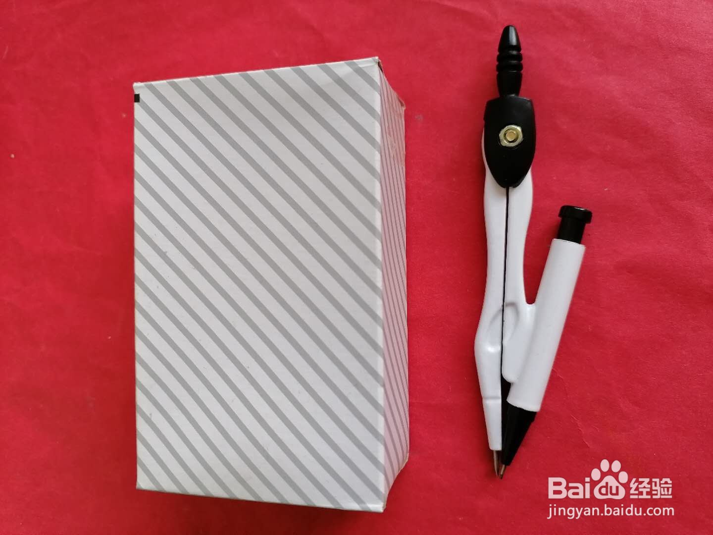 长方体削成最大的圆柱怎么削