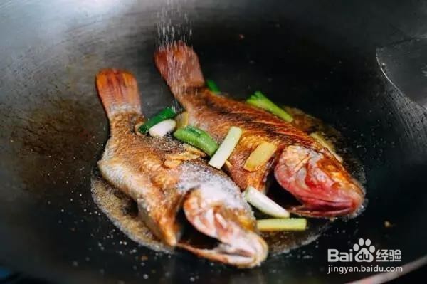 生活小妙招。煎鱼怎么才不破皮不粘锅