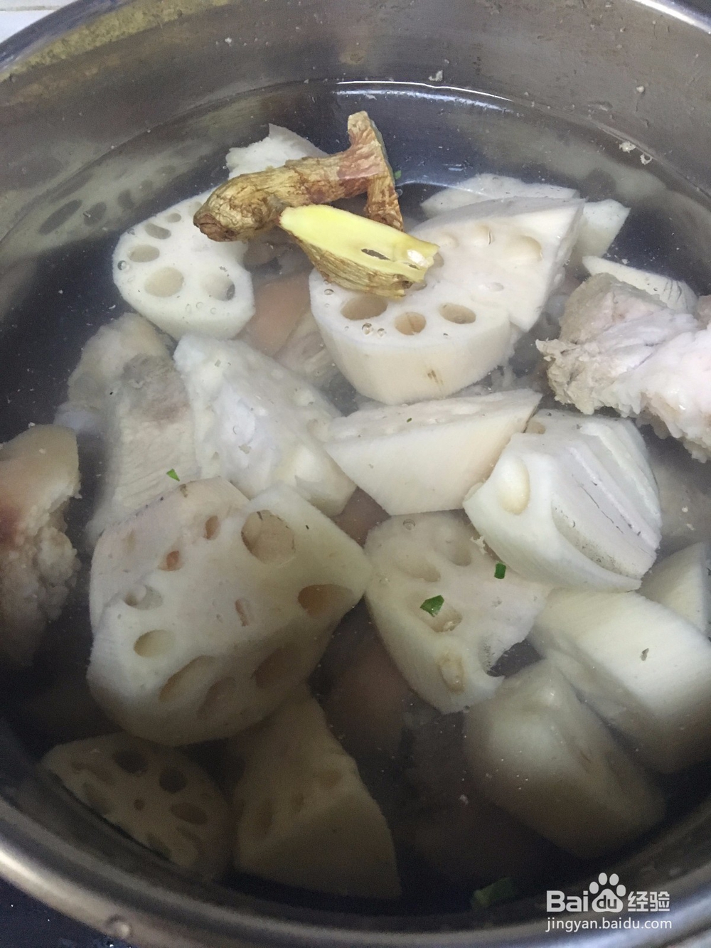 高压锅煲猪脚莲藕汤