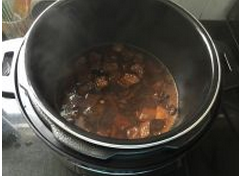 红焖土豆牛肉的家庭做法