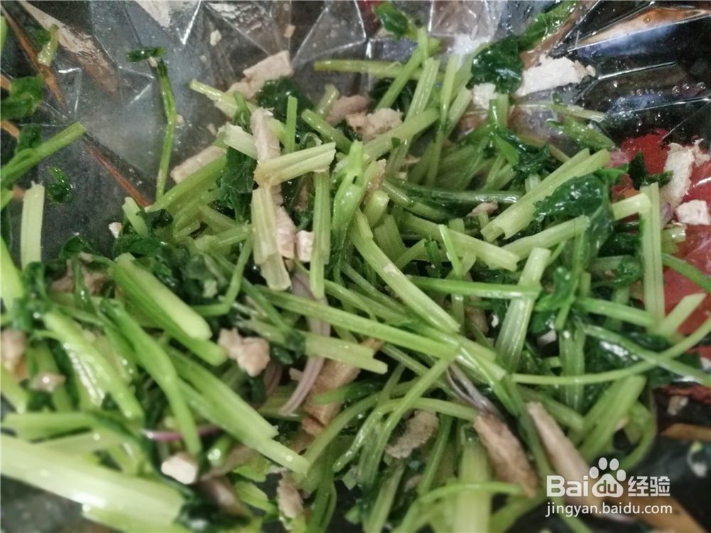 芹菜段拌猪肉丝