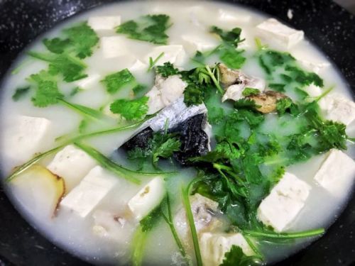 香菜鱼头豆腐汤