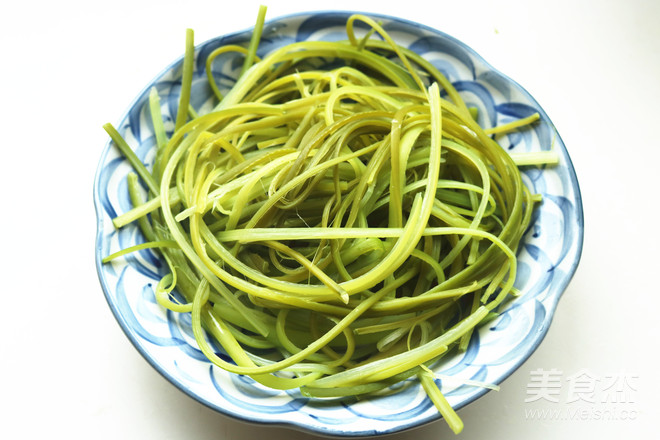 红油蒜薹的做法