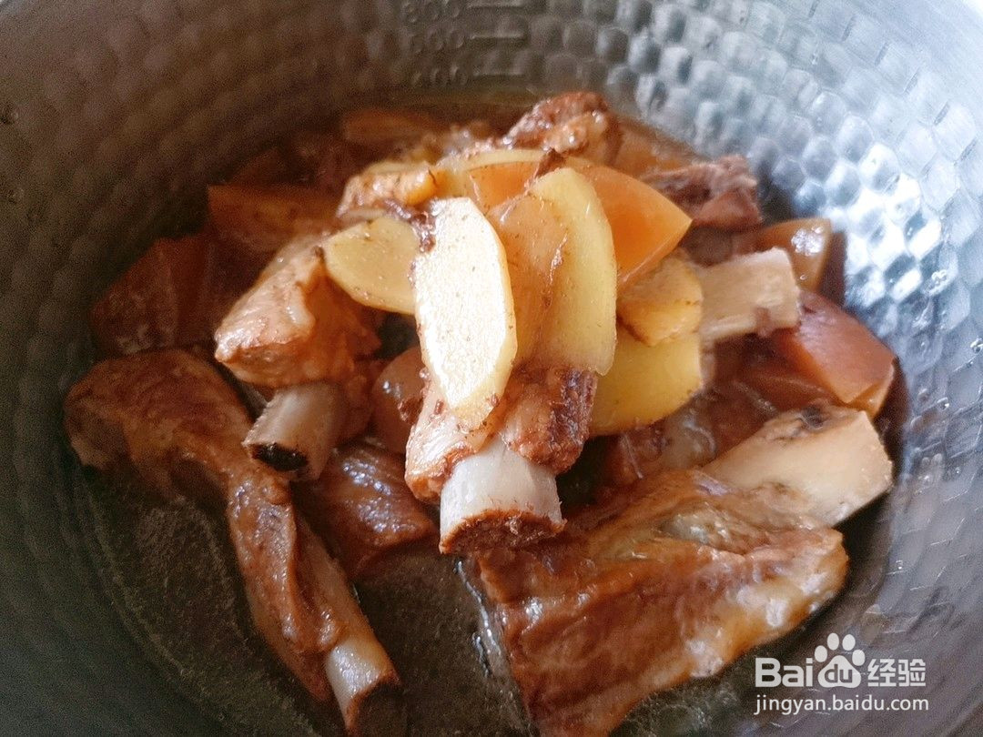 苹果闷排骨的做法