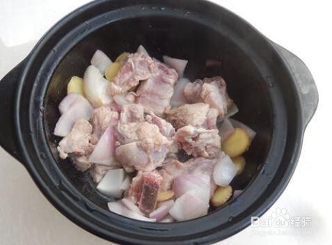 如何做出美味的莲藕炖排骨