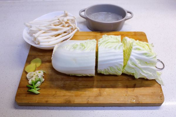 白菜肥牛酸汤煲