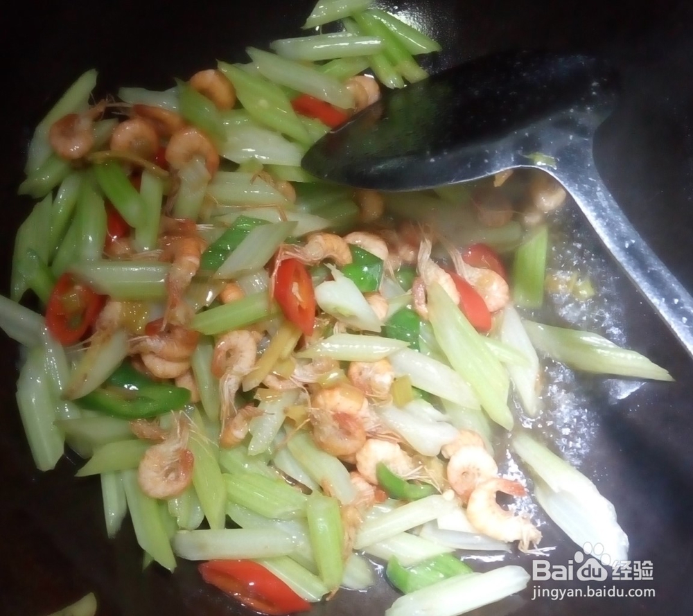 芹菜清炒小河虾的做法