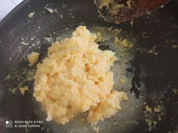 奶黄馅冰皮月饼