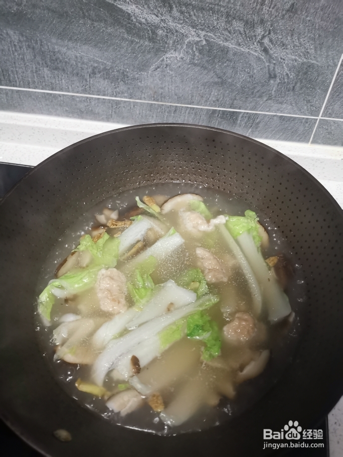 新手适合做的香菇白菜鸡肉丸子汤