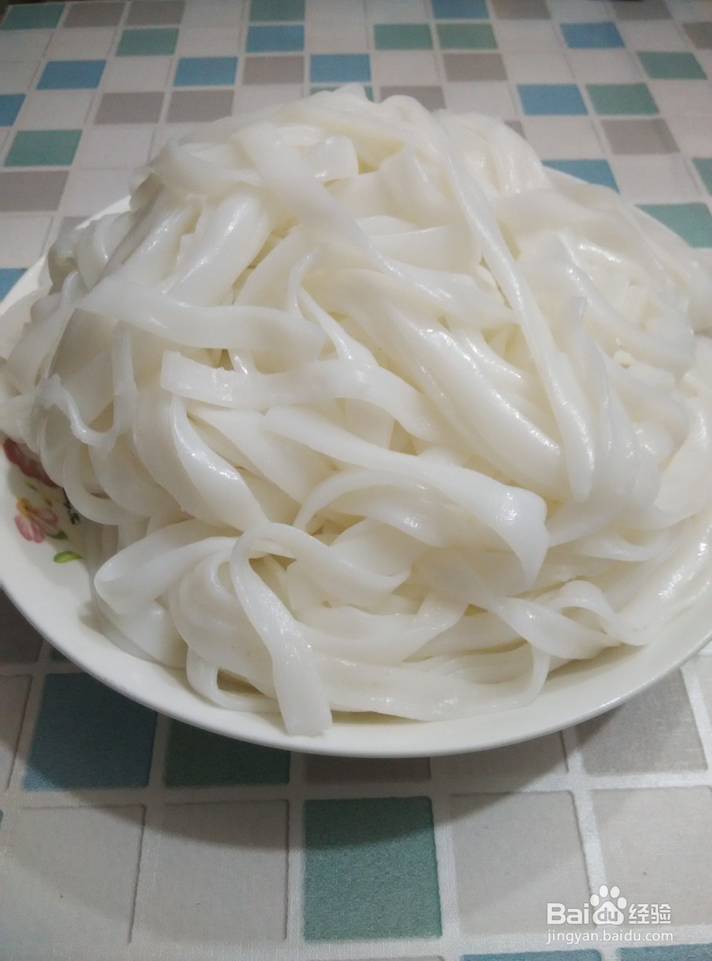 香菇蒜油拌河粉的简易做法