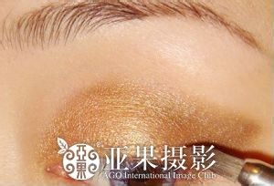 春夏性感新娘猫眼妆画法