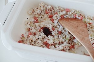 健康养生佳品(藜麦香芹火腿炒饭)的做法