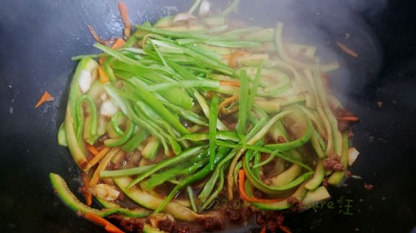 椒蒜肉酱笋瓜条