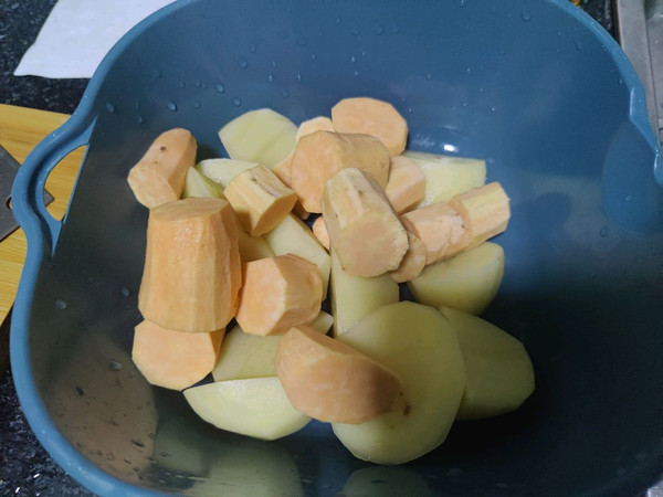 火锅底料炒土豆香菇红薯大虾