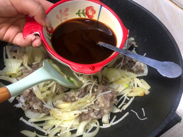 日式金针菇肥牛盖饭