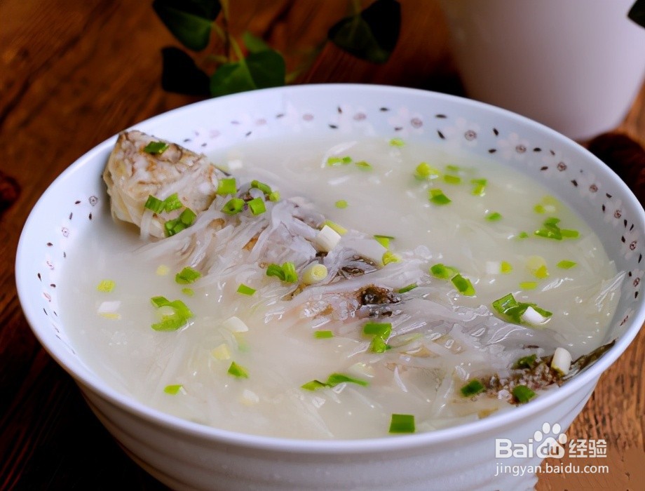 家庭自制萝卜丝鲫鱼汤