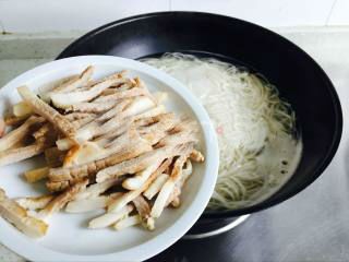 鸡蛋酱醋拌面省时又好吃