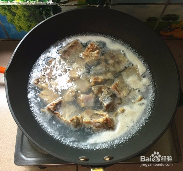 如何做出好吃的酸菜炖腊排骨