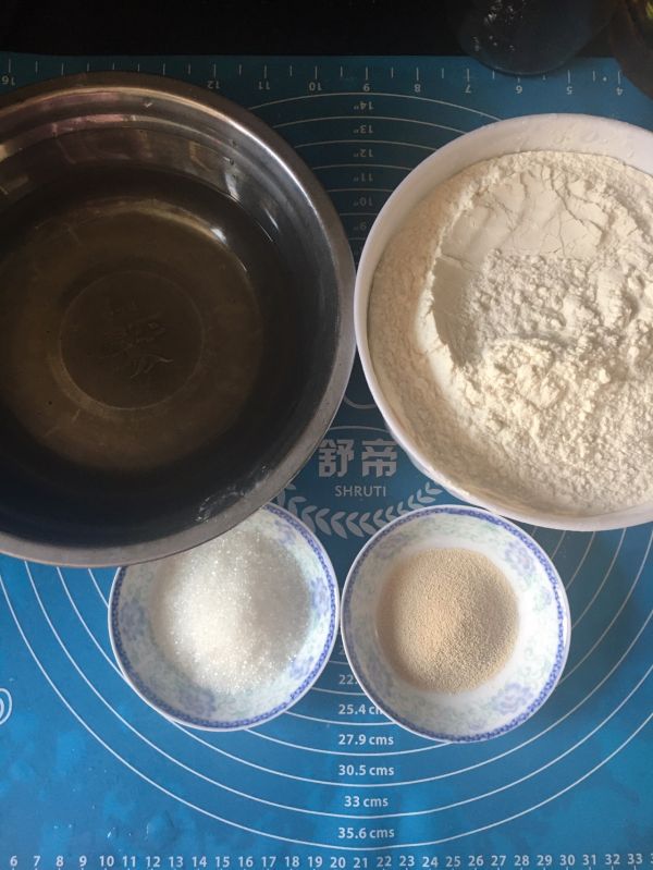 鱿鱼丁韭菜包子