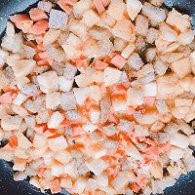 制作馒头火腿鸡蛋饼