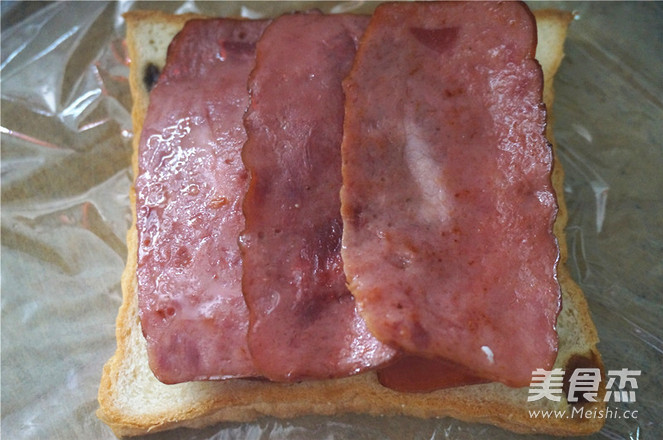 牛肉火腿蛋三明治