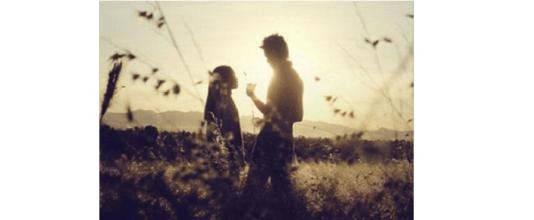 恋爱中,对方总是要看自己的手机,怎么办