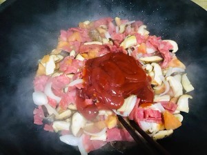 如何制作美味的培根意大利尖管面