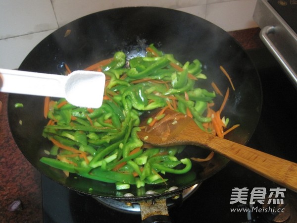 鸡蛋炒青椒胡萝卜丝