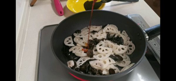糖醋藕片炒木耳