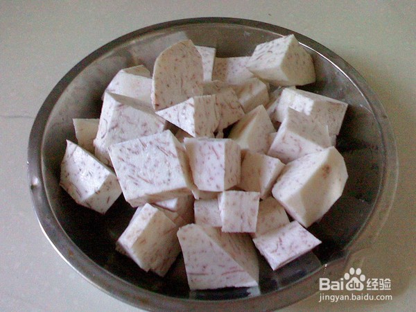 如何在家就能做一份香芋蒸排骨呢?