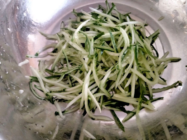 黄瓜麻酱大拉皮