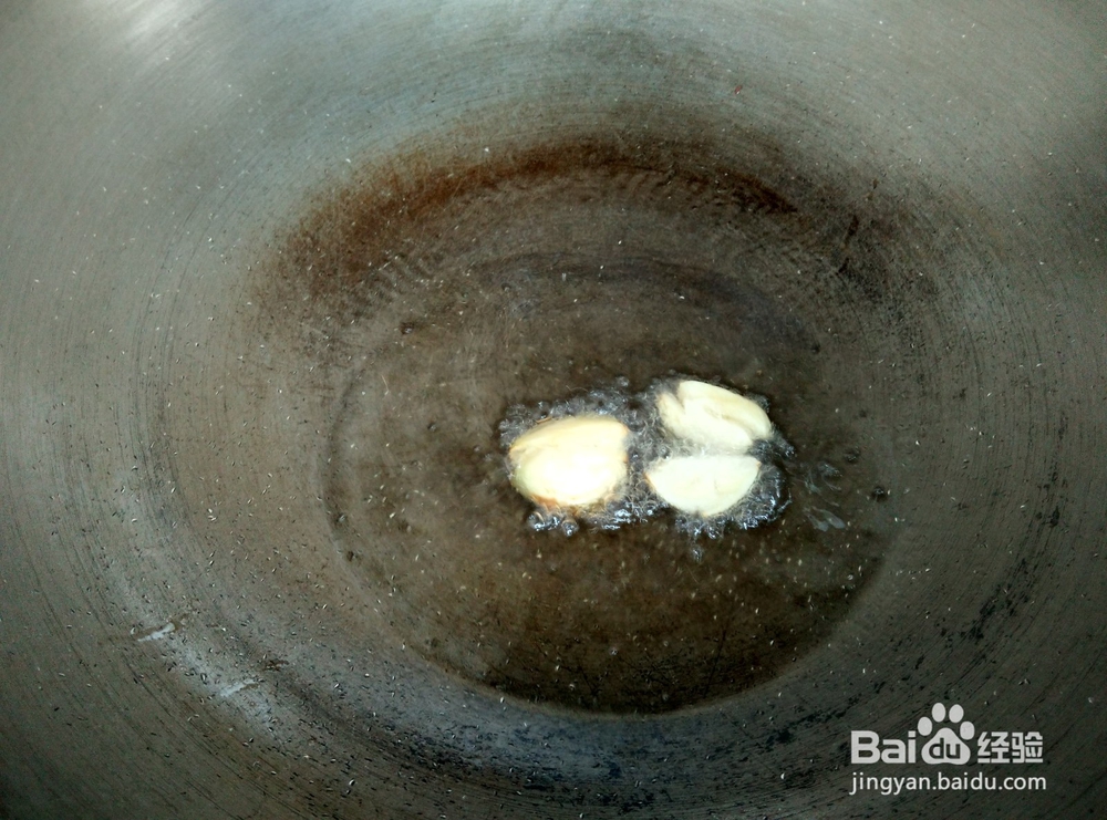 鲜嫩肥美：爆炒蛏子