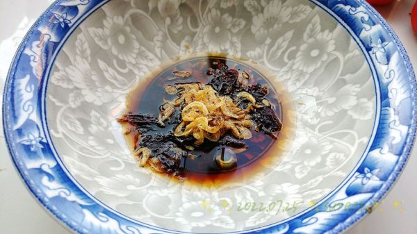 蛋柿酸热汤冷面