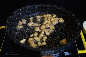怎么做鹅肝鸡粒炒饭