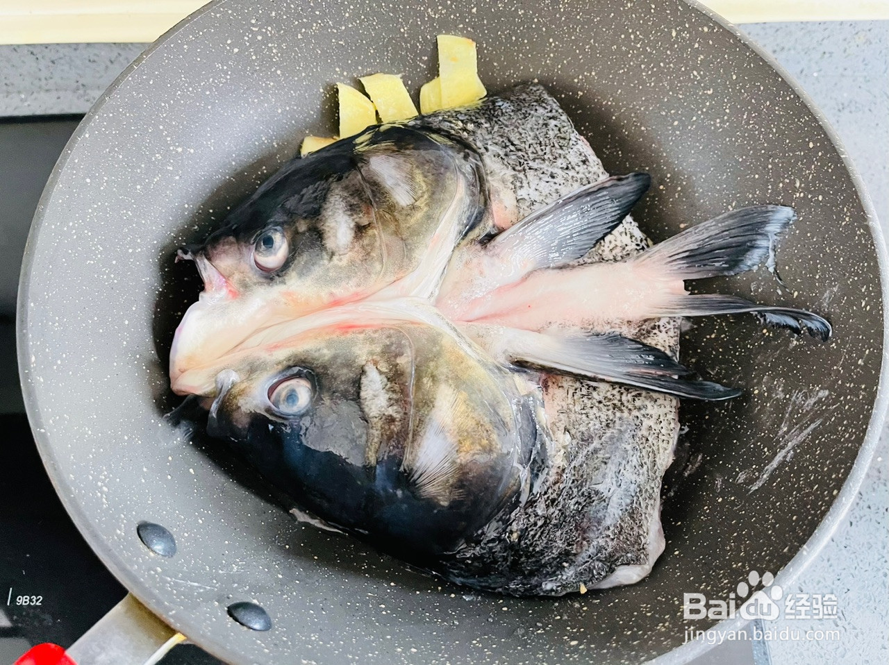 汤鲜味美的鱼头豆腐汤的做法